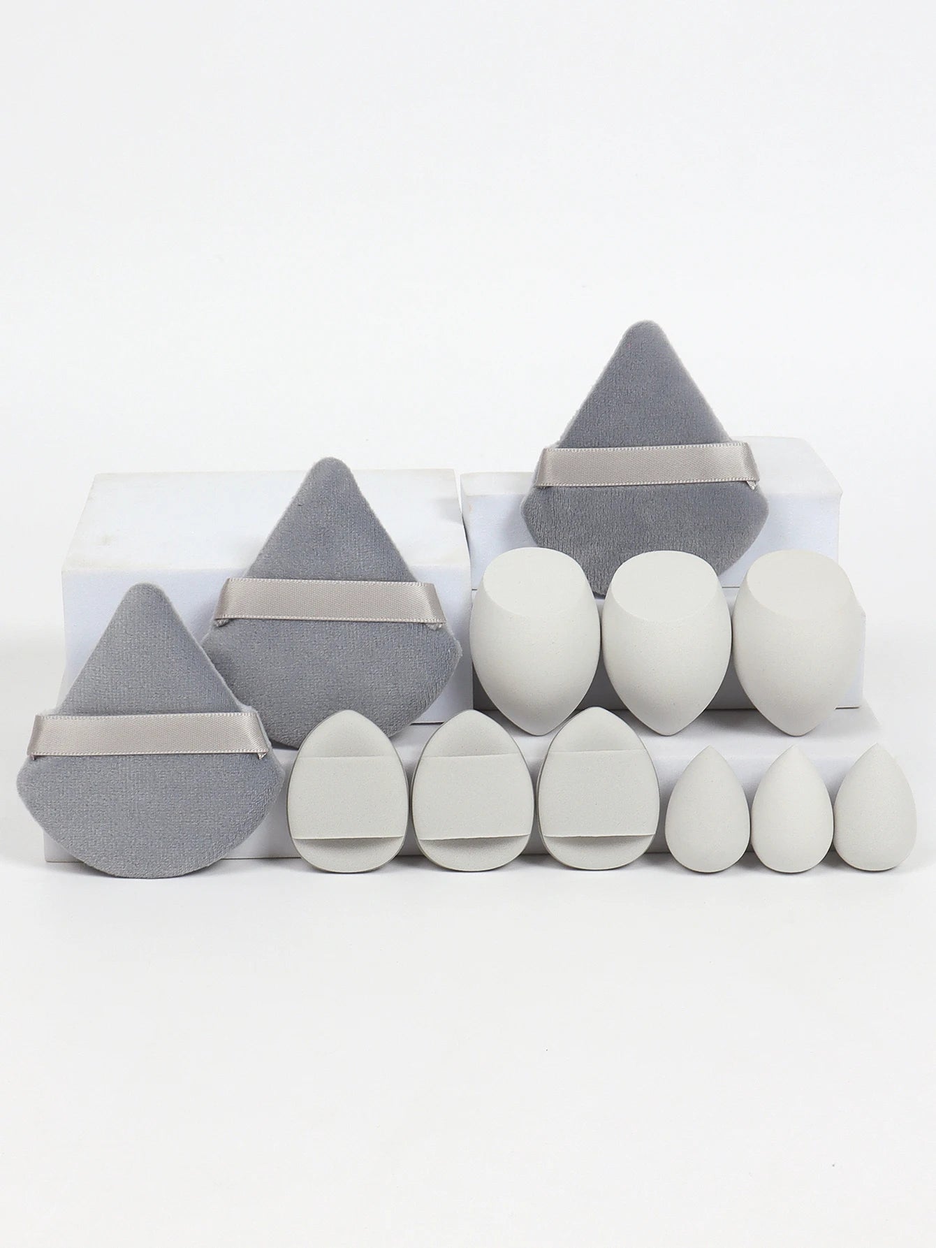 Ensemble Éponges Maquillage 12 Pièces — Houppettes & Œufs de Beauté